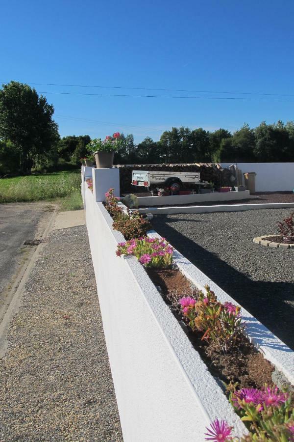 Le Contrevent Saint-Julien-des-Landes Exterior photo